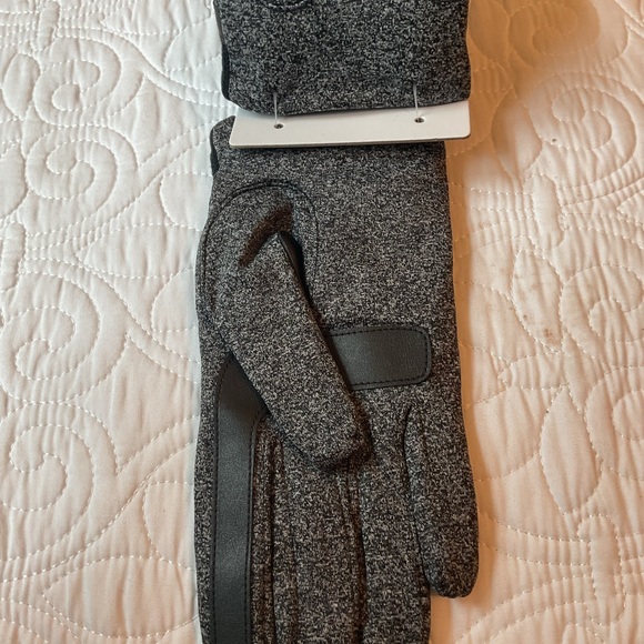 NWT, Isotoner Black Heather SmartDri, Smartouch Gloves, L/XL - Picture 2 of 4